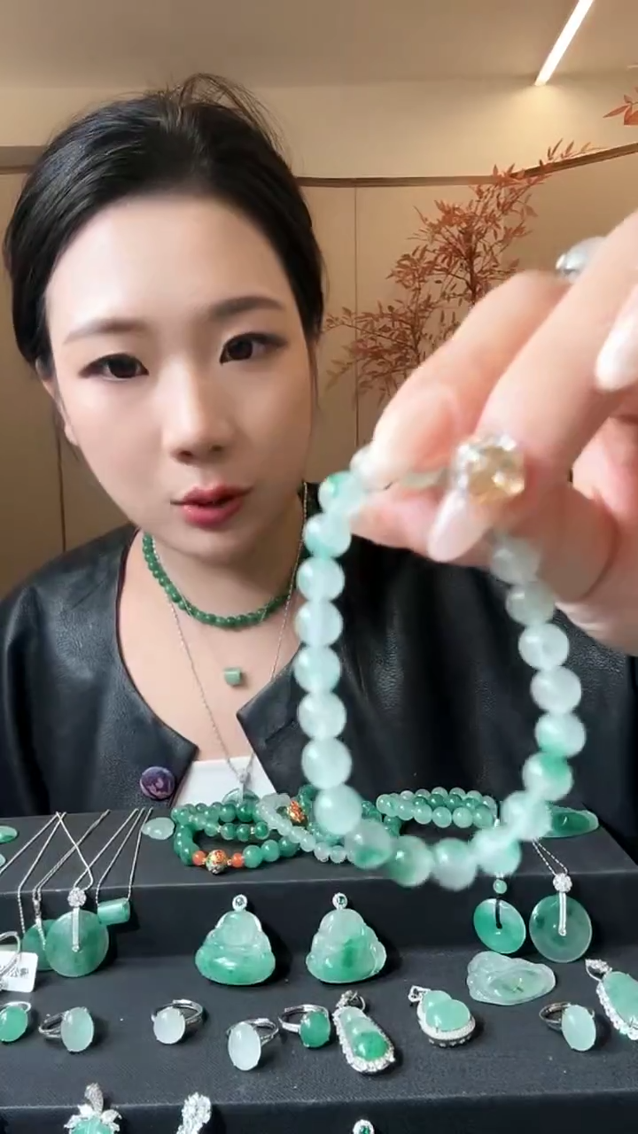 未镶嵌手链石英质玉（非洲翠）非洲翠手串（拍一发其一）