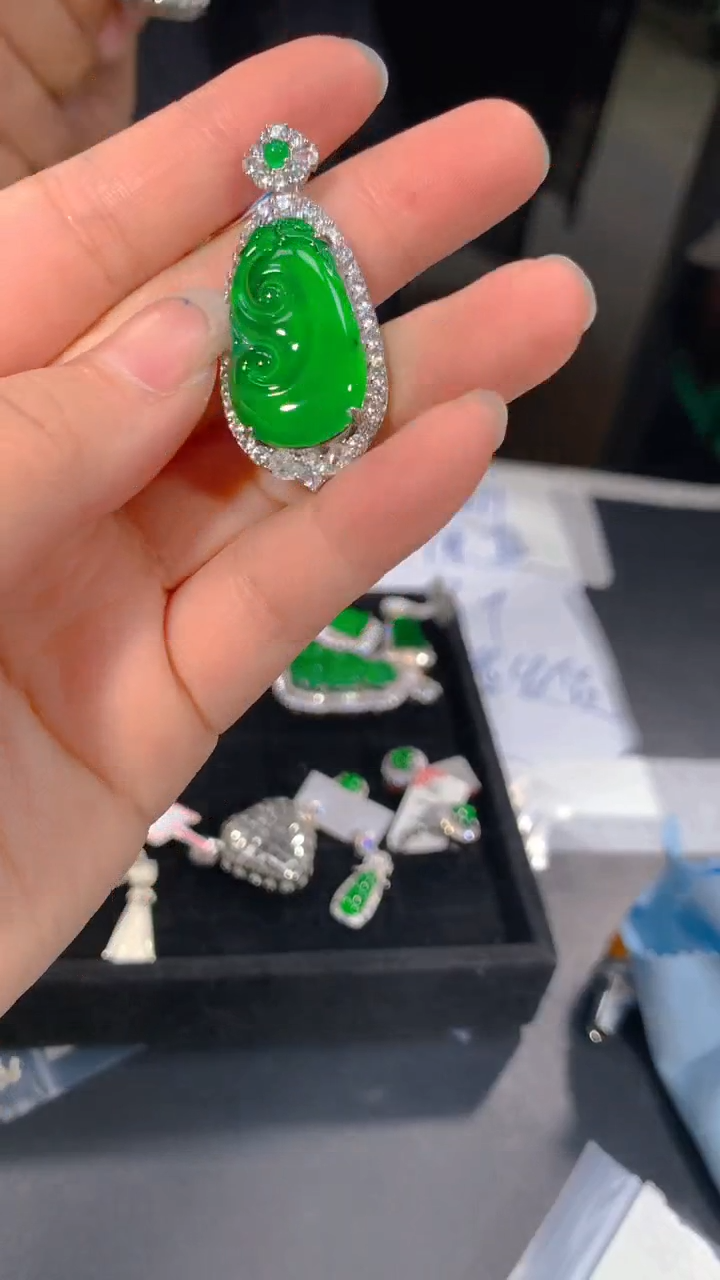 【闪购商品】定制翡翠未镶嵌62定制翡翠，多样性发货（发其一）