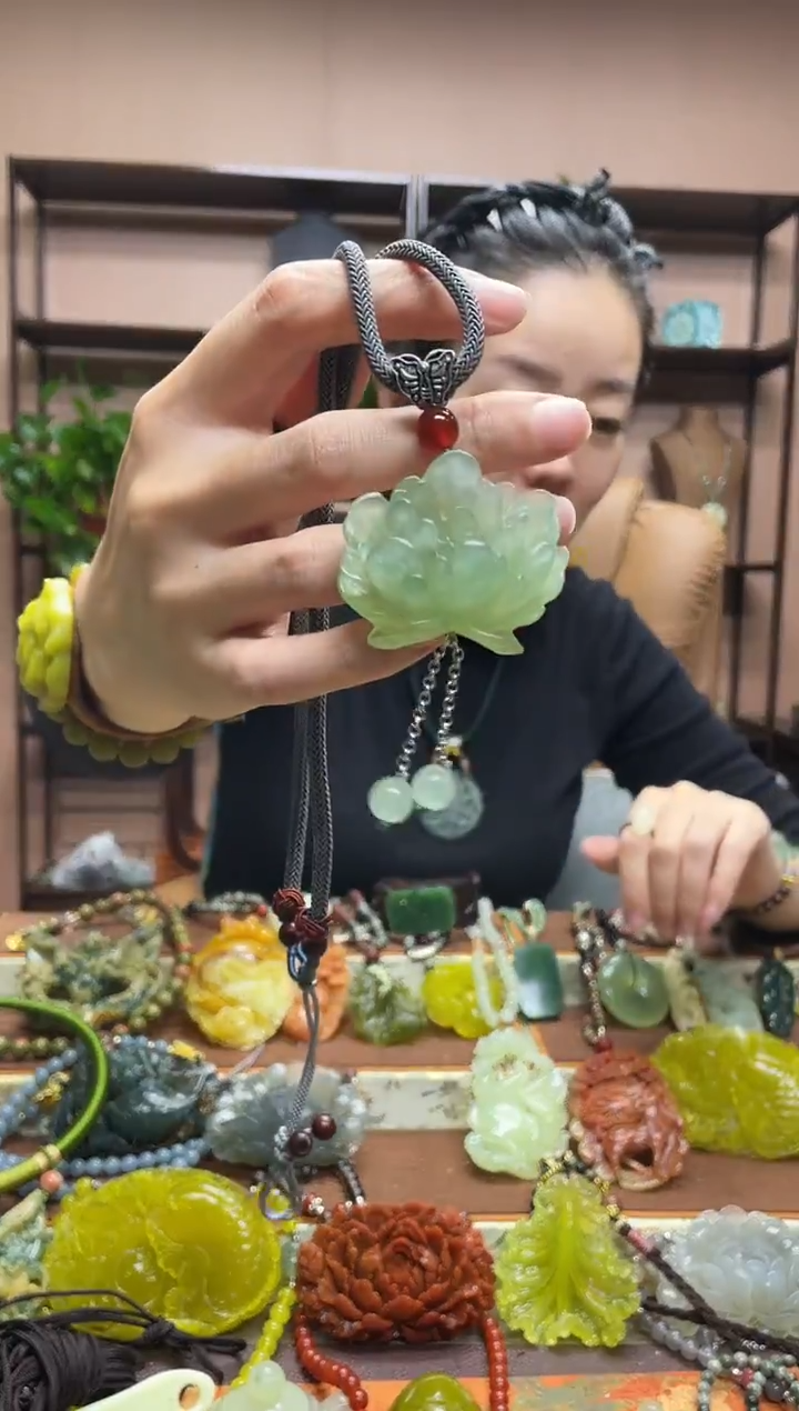 未镶嵌岫玉吊坠·