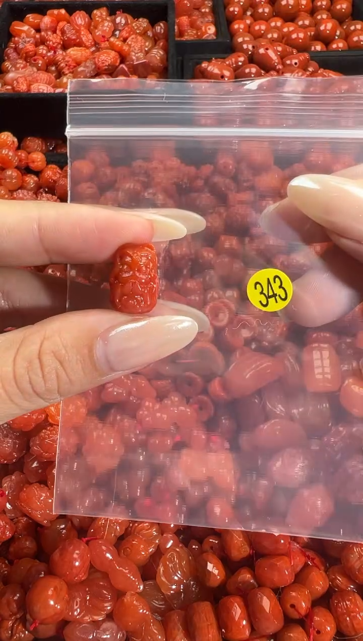 颈饰未镶嵌南红玛瑙1