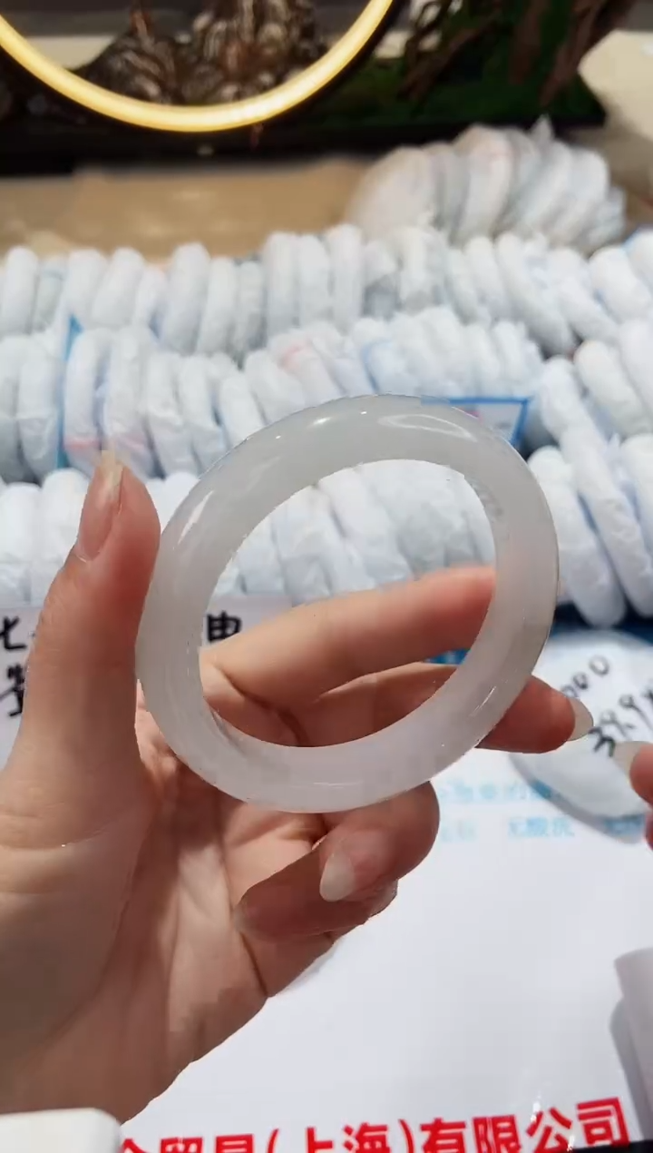 【闪购商品】石英质玉手镯未镶嵌103-58