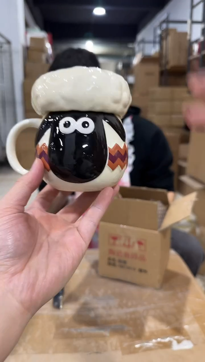 瓷片小羊肖恩带盖杯