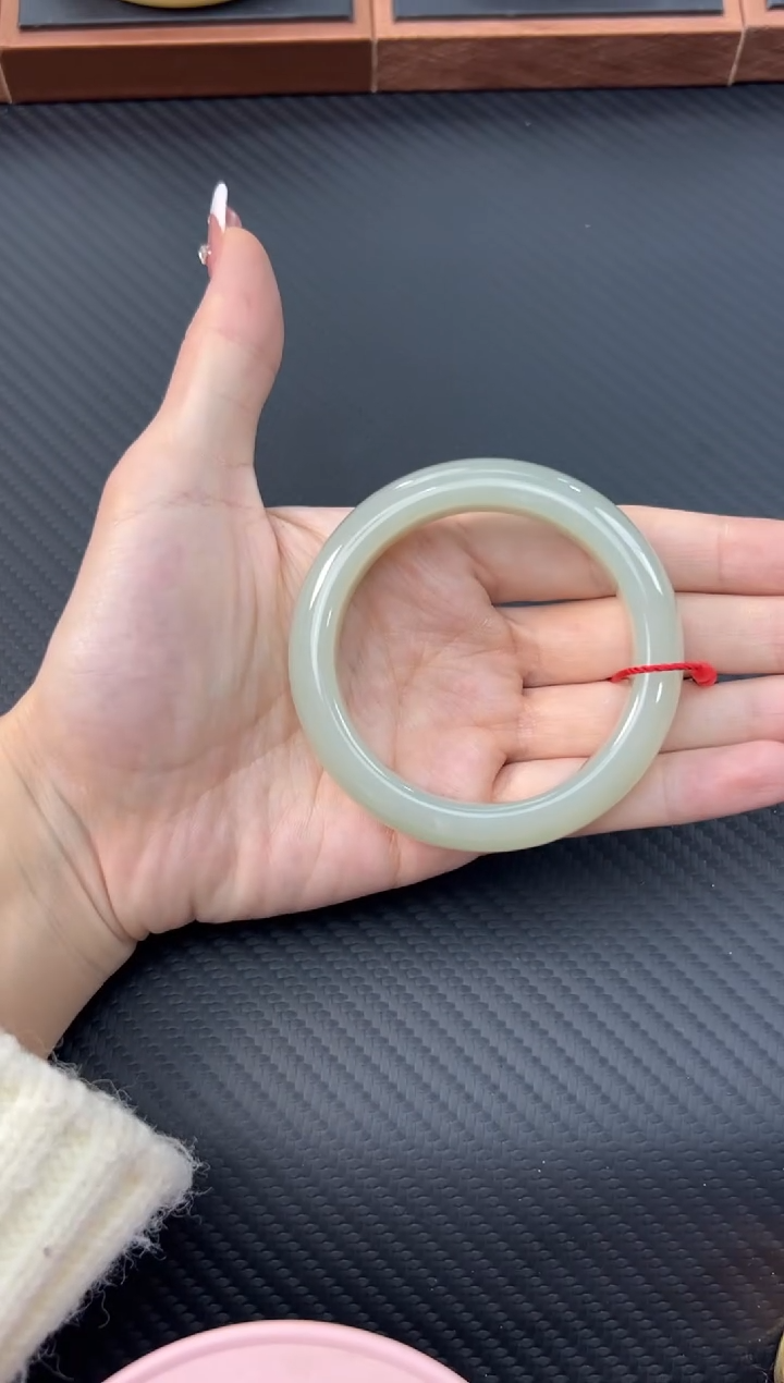 【闪购商品】和田玉手镯未镶嵌且末微色差近矿53+手镯