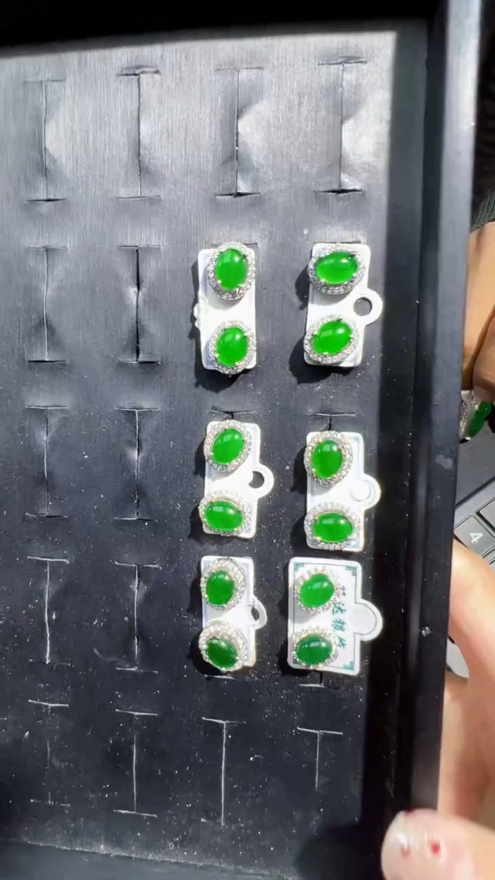 【闪购商品】定制翡翠未镶嵌耳钉商品多样性发货1