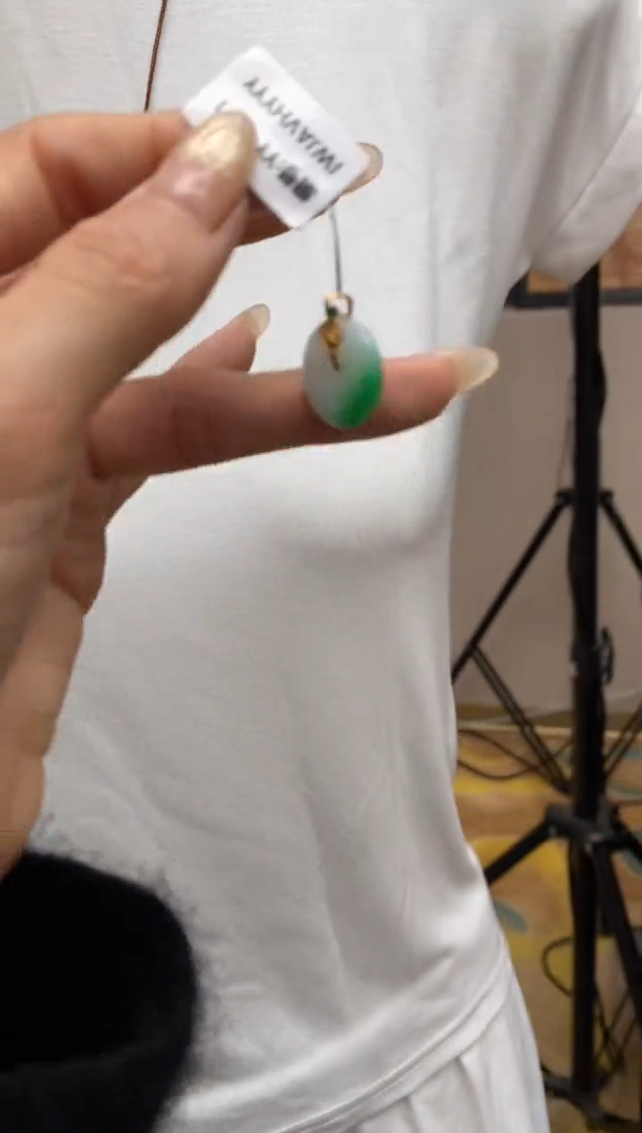 【闪购商品】翡翠颈饰18K金镶嵌平安扣