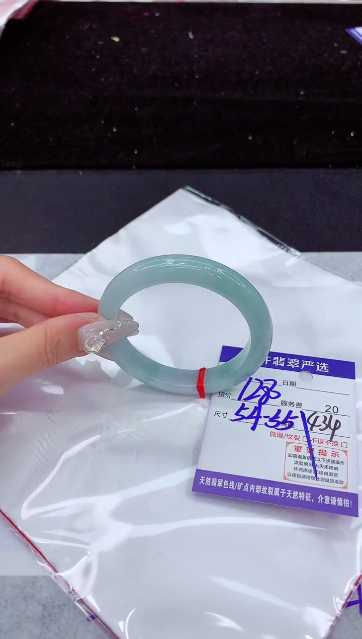 翡翠手镯未镶嵌1