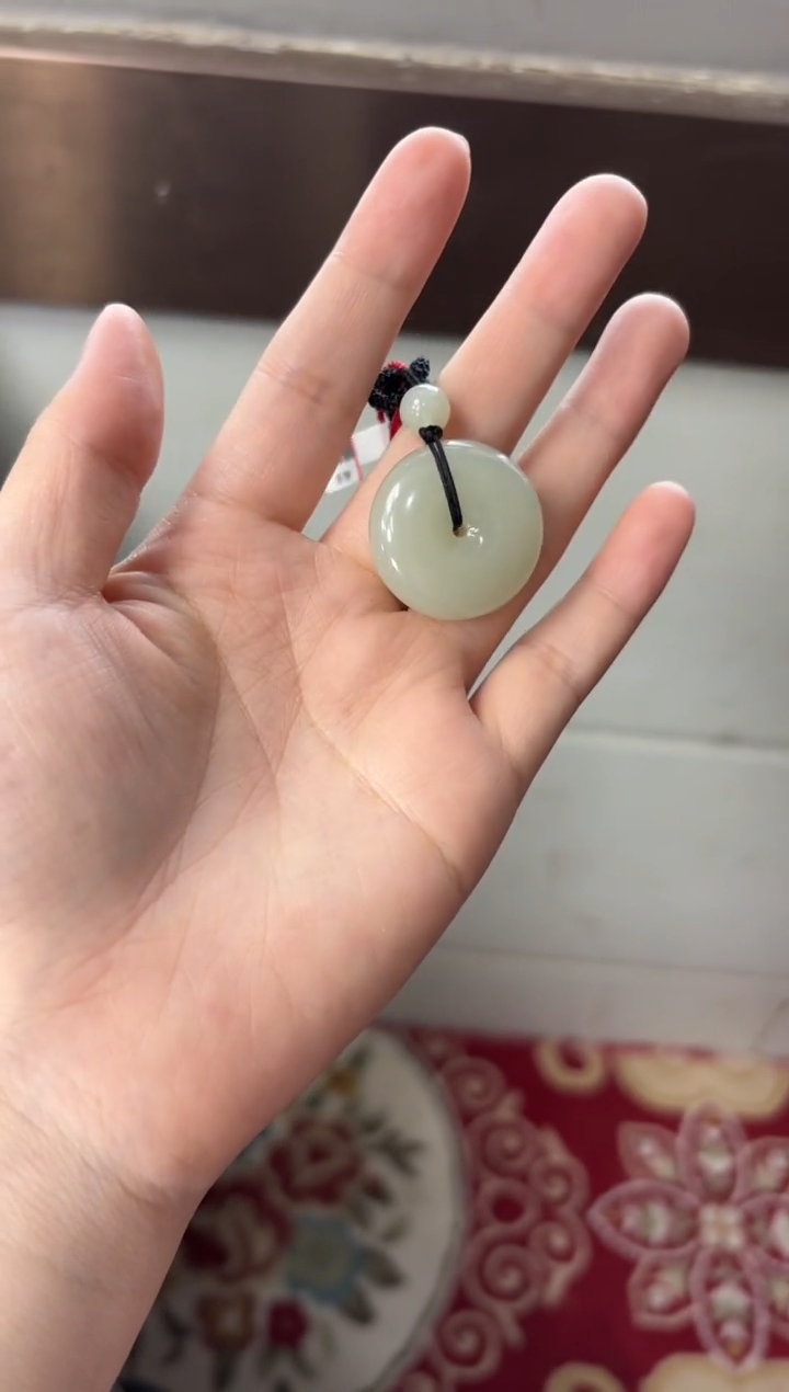 【闪购商品】和田玉吊坠(赠链)未镶嵌若羌微色差吊坠