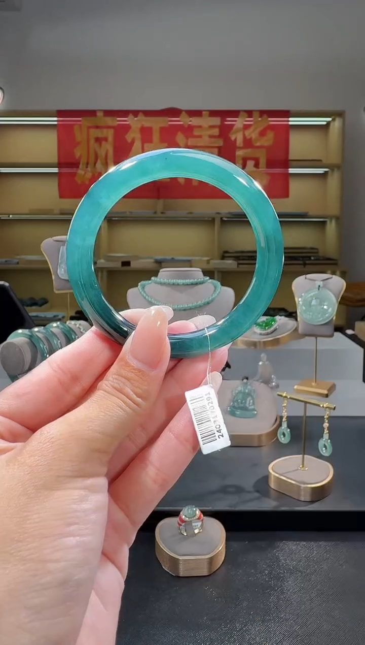 翡翠手镯未镶嵌54圈