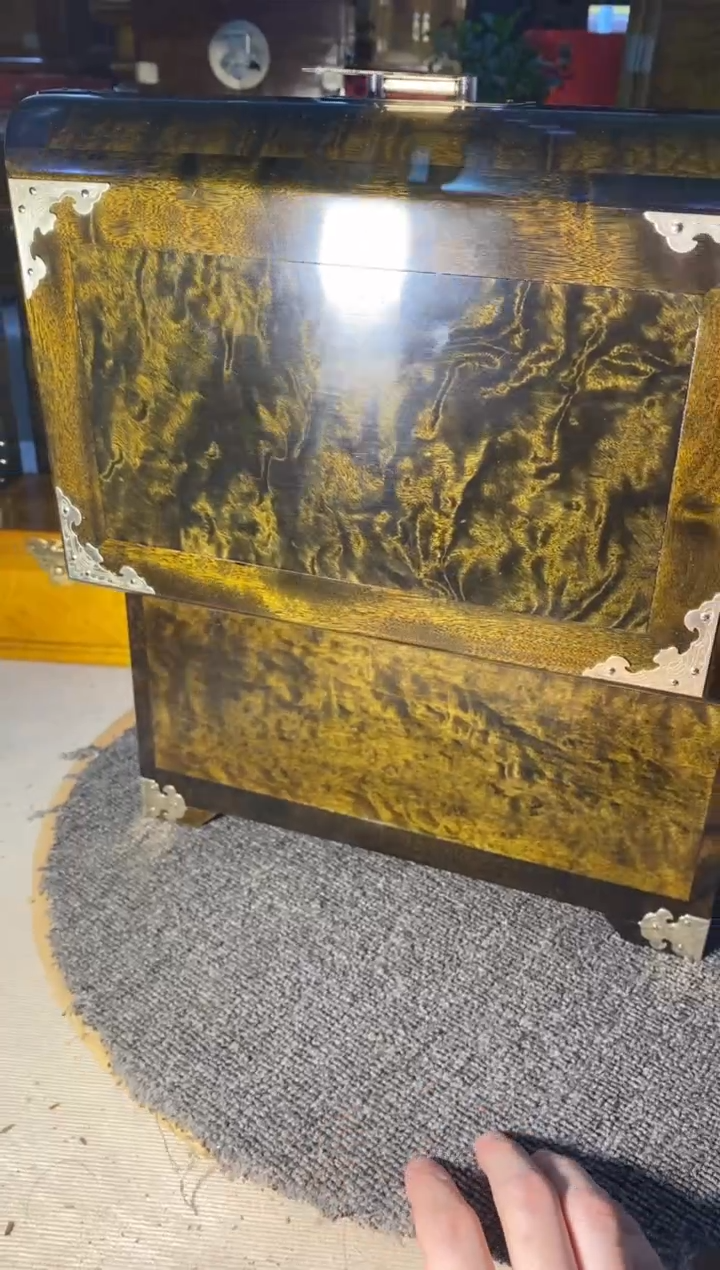 【闪购商品】金丝楠木艺阴沉官皮箱F142