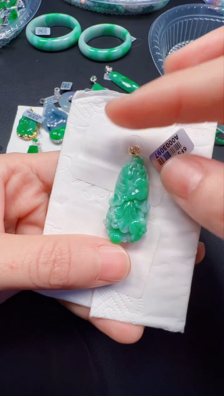 【闪购商品】翡翠吊坠(不含链)18K金镶嵌580