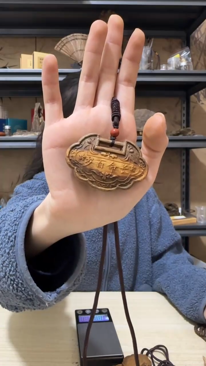 【闪购商品】沉香吊坠31号富国岛雕刻平安锁吊坠