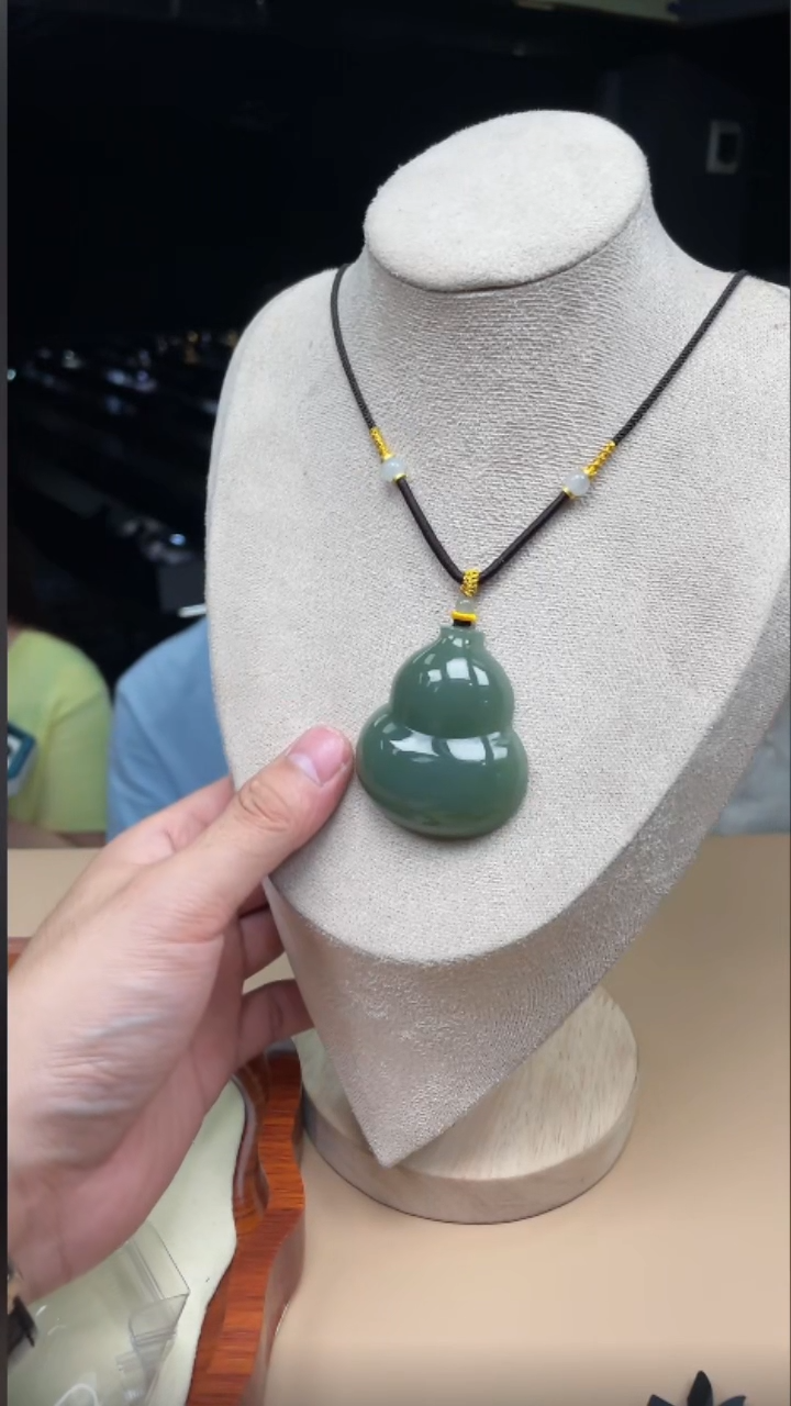 定制和田玉吊坠100433-F53-多样性发其一