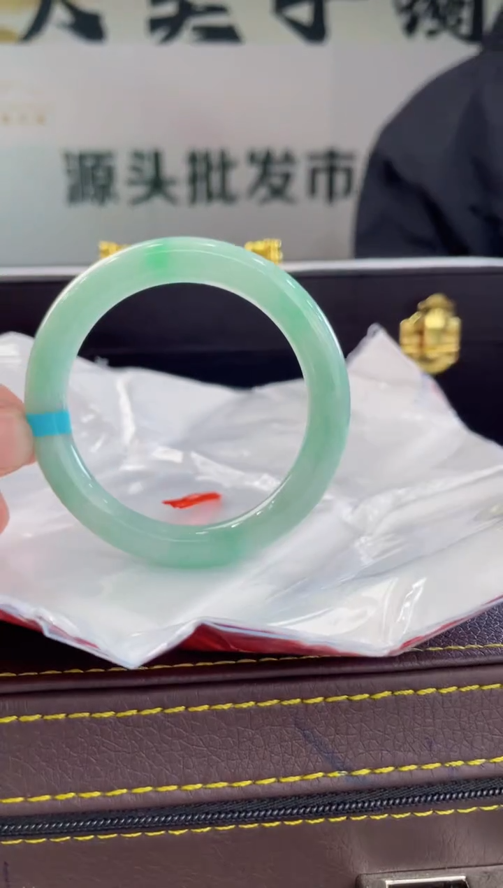 【闪购商品】翡翠手镯未镶嵌手镯