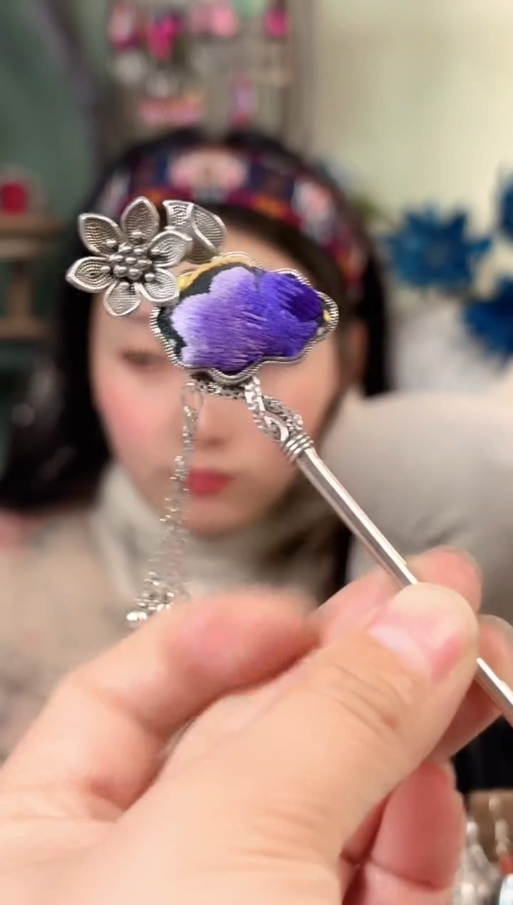 彩云南阁非遗老绣饰品789*