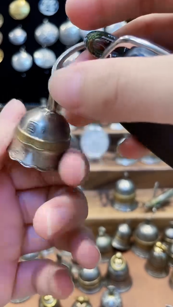 布艺铜合金一**风香港两元铃铛83年