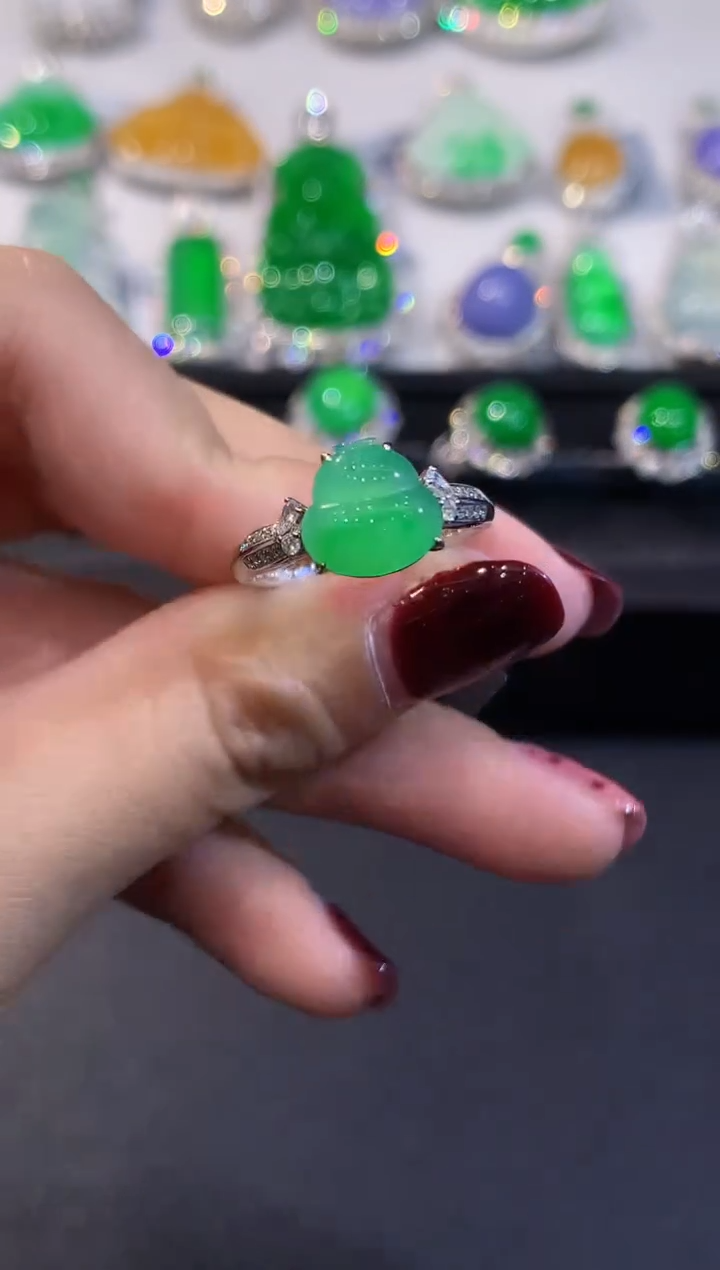 18K金镶嵌戒指翡翠多样性发其一