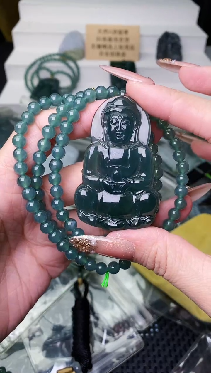 颈饰未镶嵌翡翠 