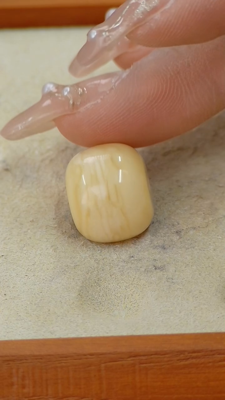 【闪购商品】蜜蜡裸石未镶嵌俄料老型15+mm