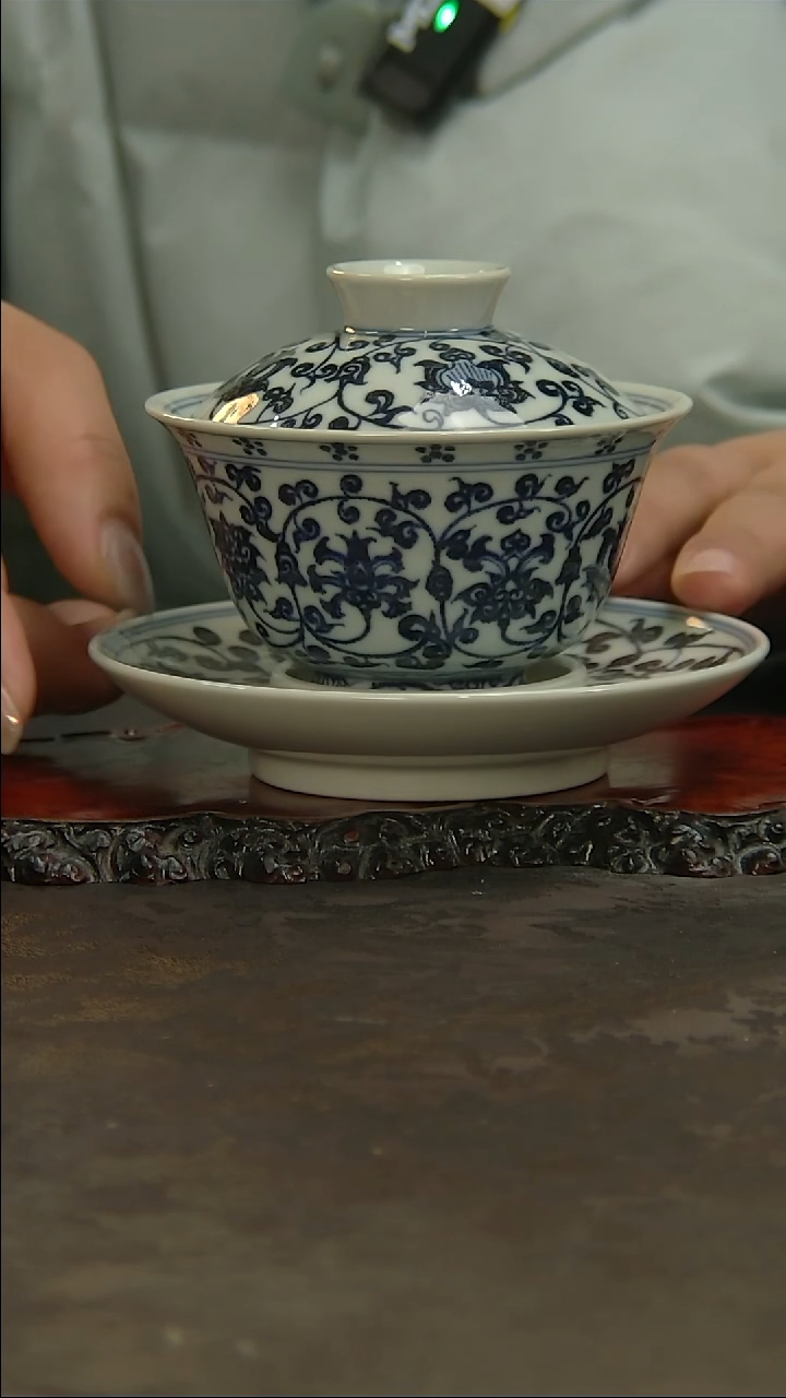 【闪购商品】青花手绘缠枝三才盖碗！