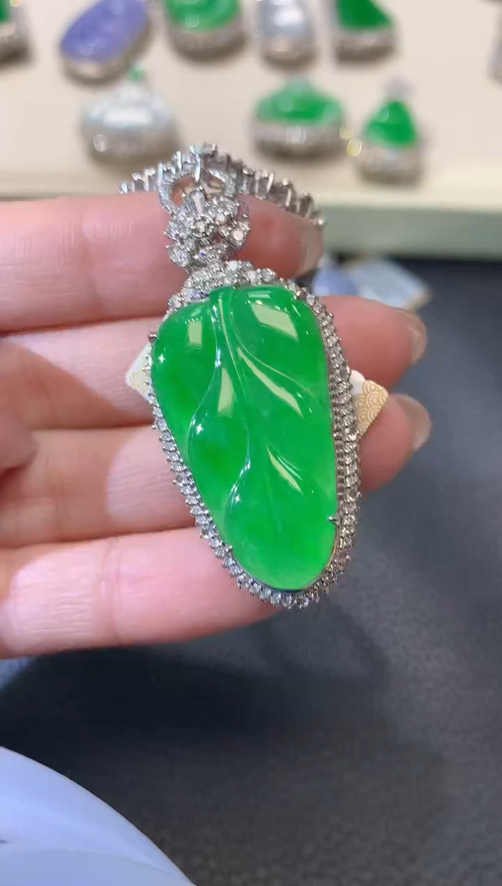 【闪购商品】翡翠吊坠(不含链)18K金镶嵌C69