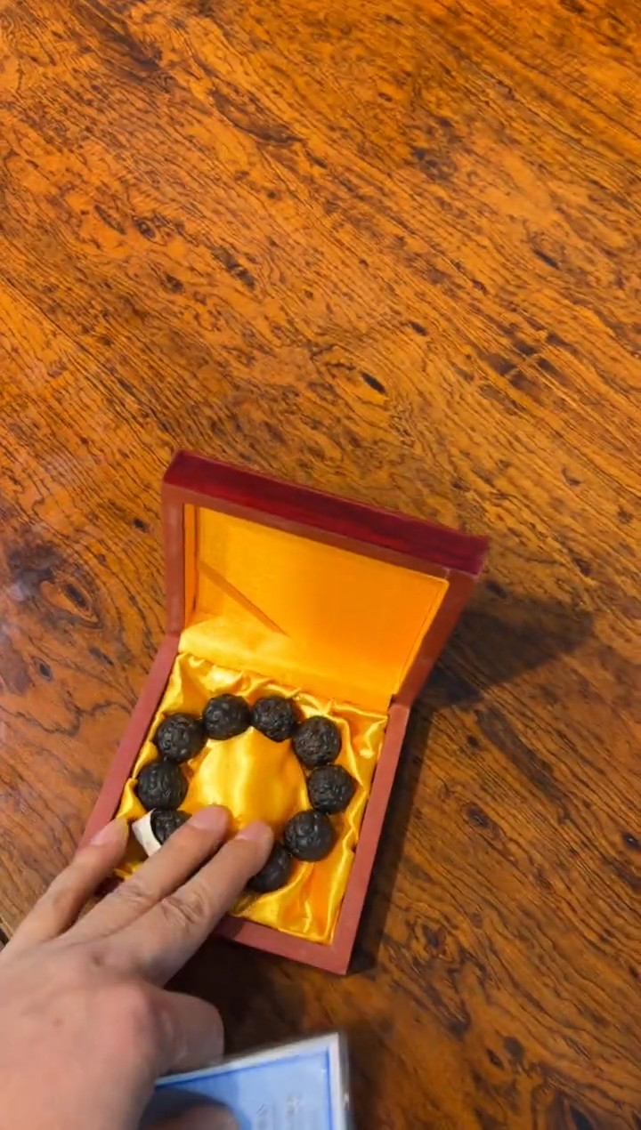 【闪购商品】花梨木类木雕雕刻手串