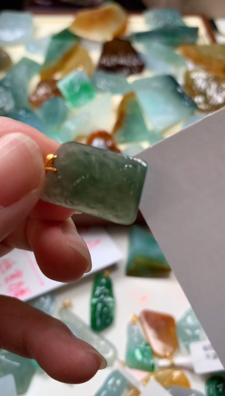 【闪购商品】翡翠吊坠(不含链)18K金镶嵌吊坠