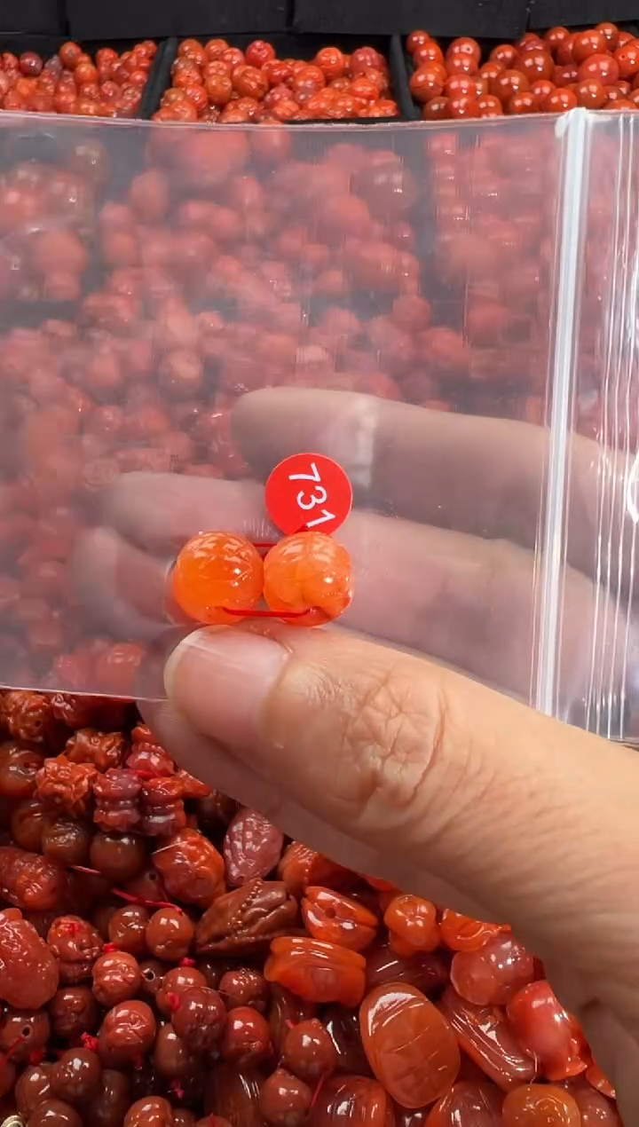 颈饰未镶嵌南红玛瑙1