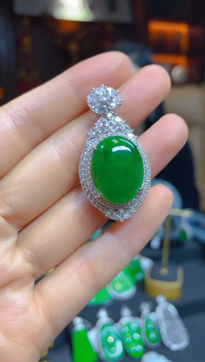 【闪购商品】翡翠颈饰银S925镶嵌117482天然A货翡翠蛋面