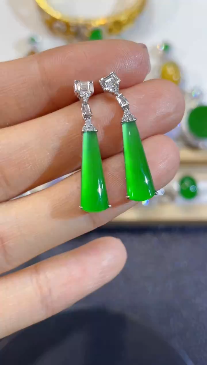 颈饰18K金镶嵌翡翠团购66