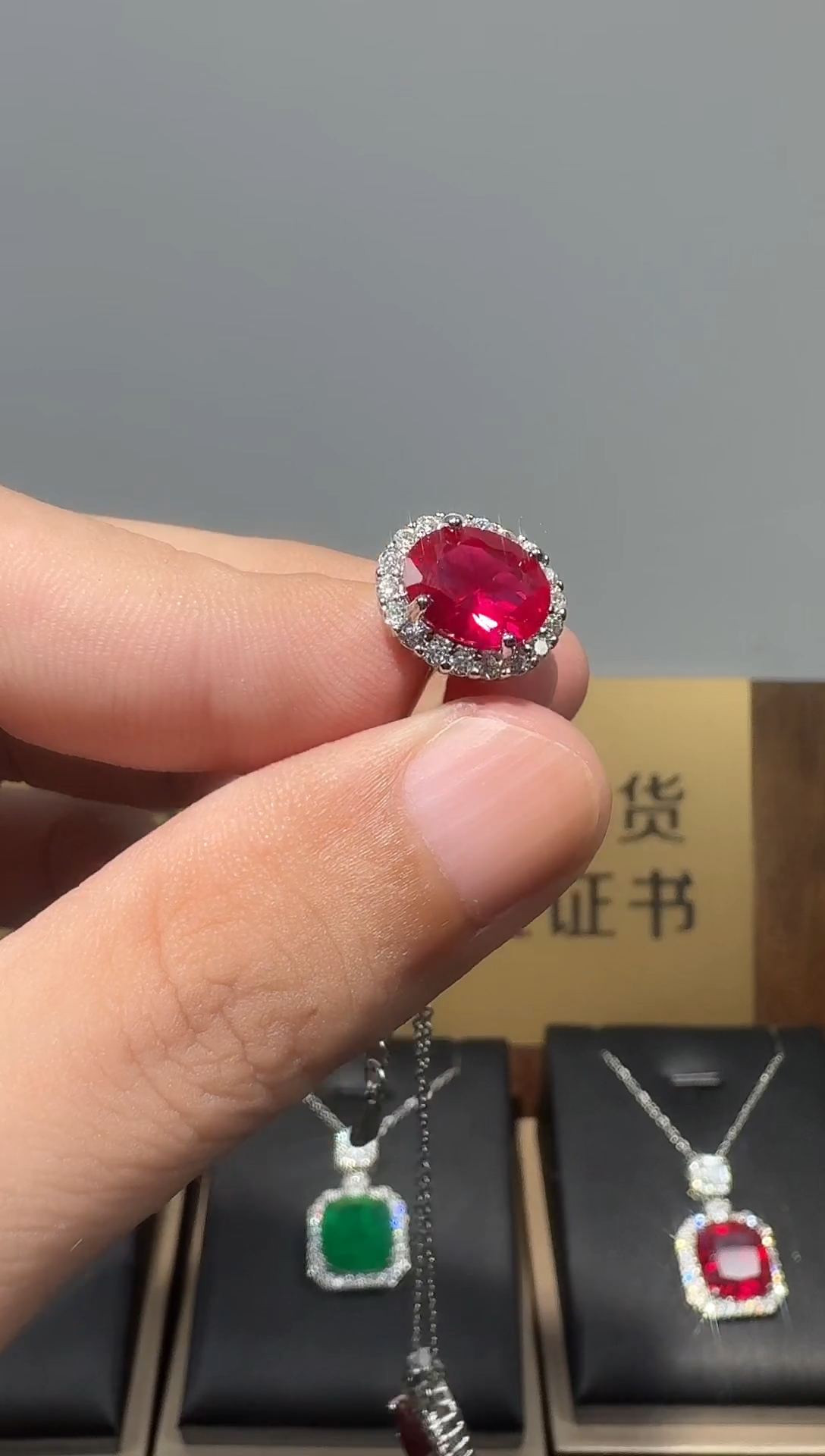 18K金镶嵌戒指红宝石213