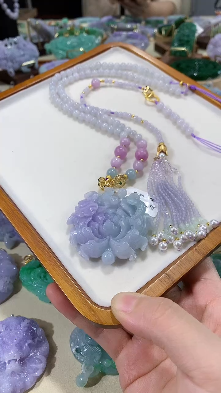 颈饰未镶嵌翡翠吊坠