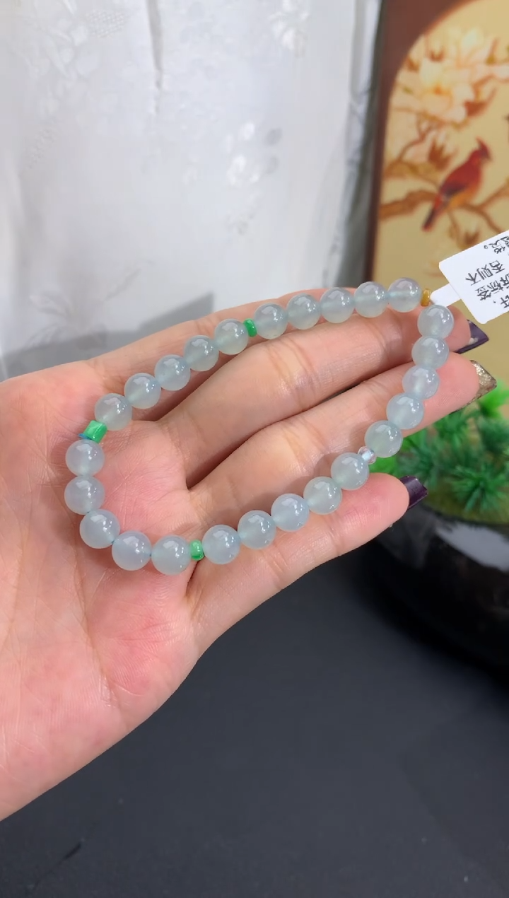 未镶嵌手串翡翠卡6.8mm（白隔珠是配饰