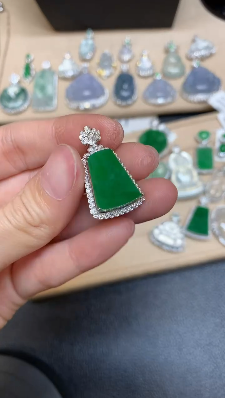 【闪购商品】翡翠吊坠(不含链)18K金镶嵌无事牌【无服务费