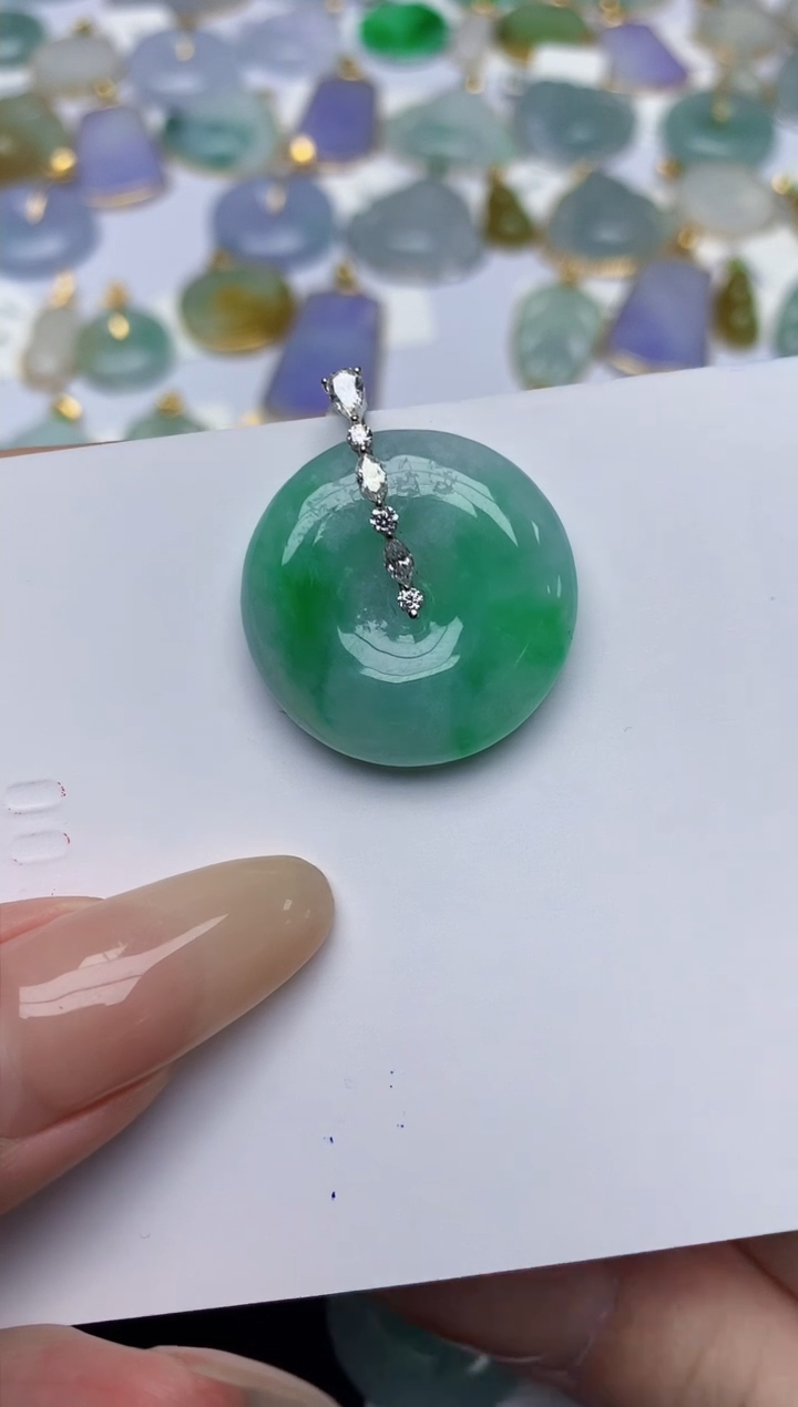 翡翠18K金镶嵌颈饰天然缅甸A货翡翠