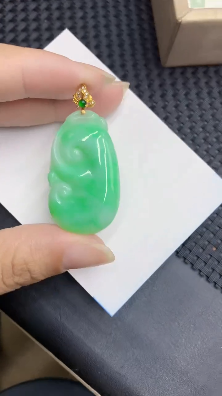 【闪购商品】翡翠颈饰18K金镶嵌            8