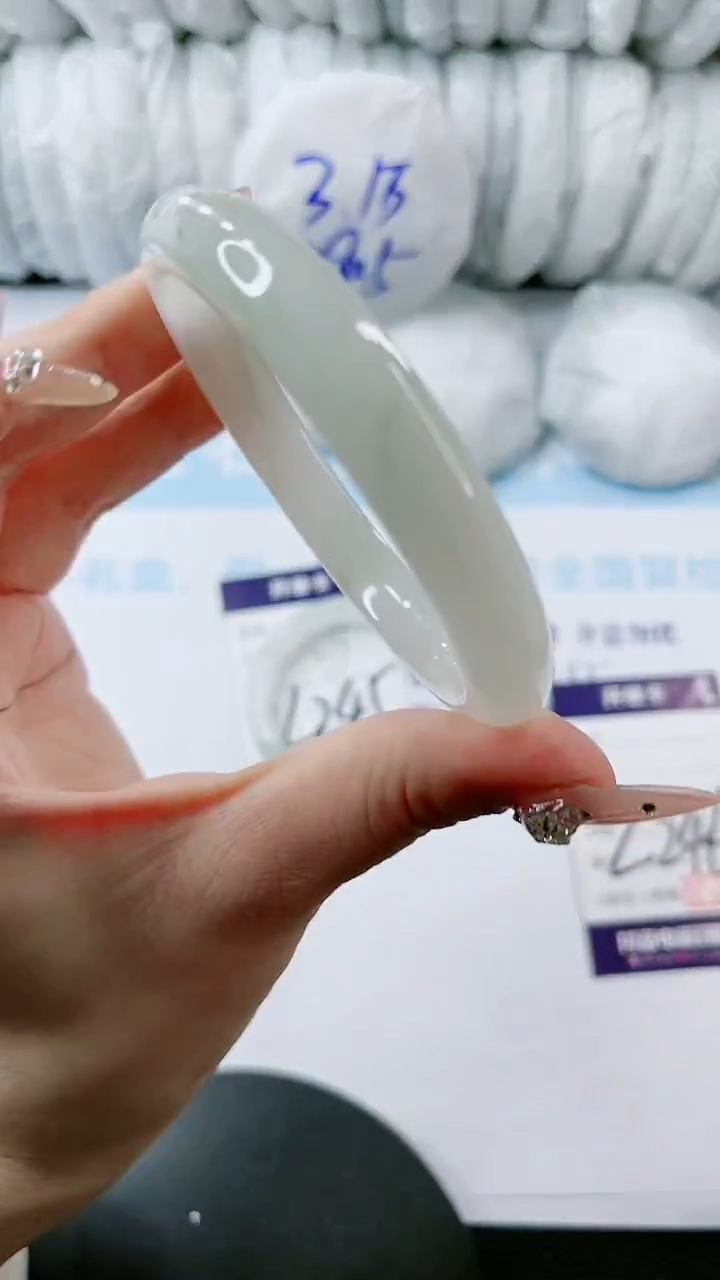 【闪购商品】石英质玉手镯未镶嵌多样性发货L246