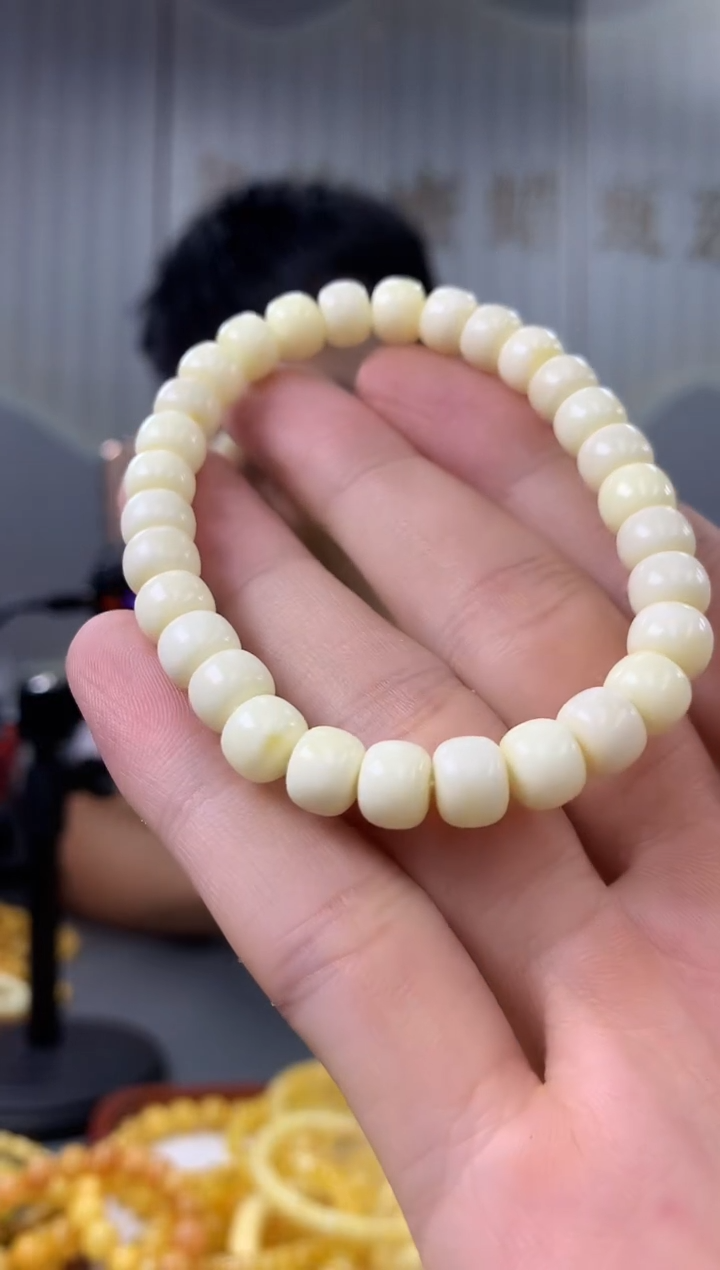 【闪购商品】琥珀裸石未镶嵌手串