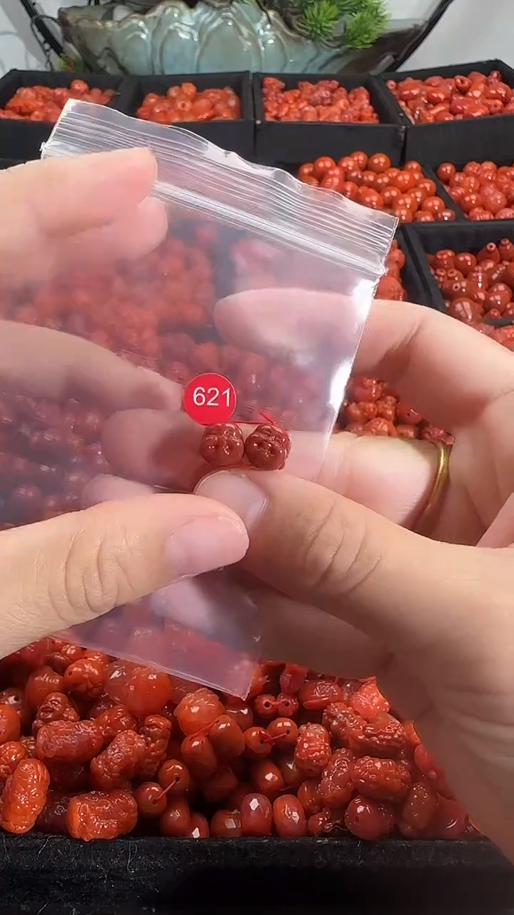 颈饰未镶嵌南红玛瑙1