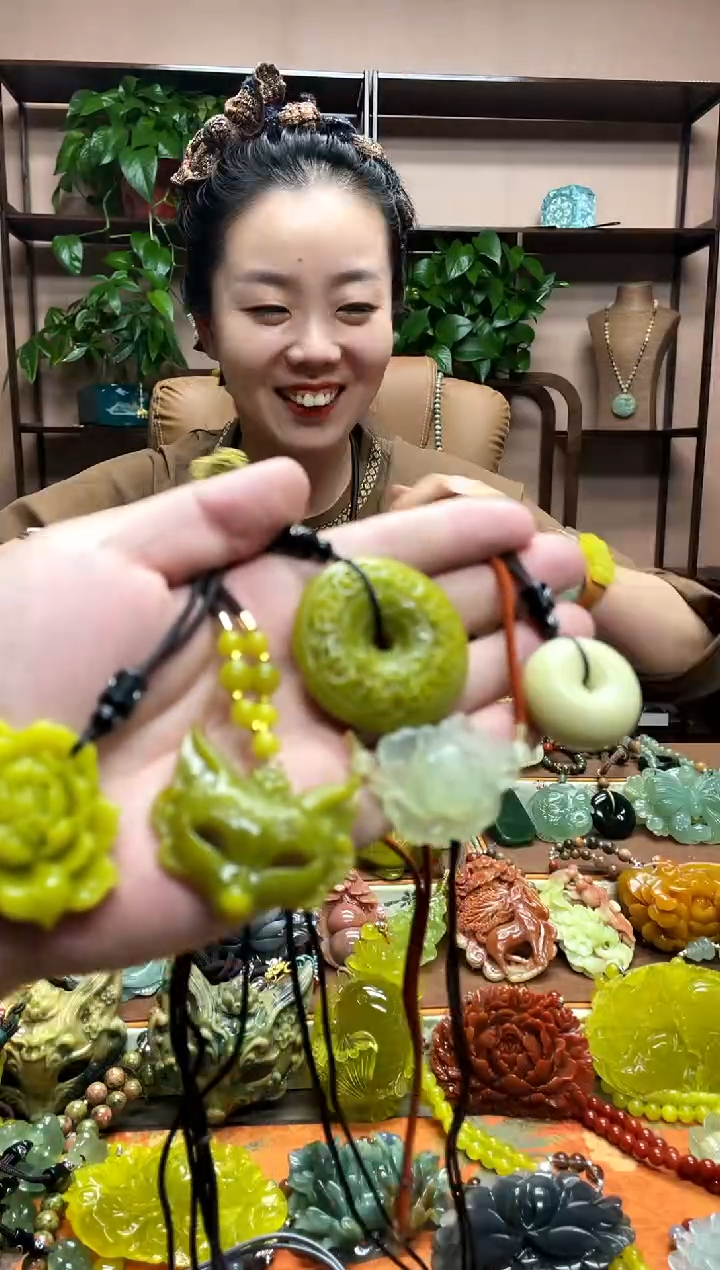 未镶嵌岫玉颈饰·1