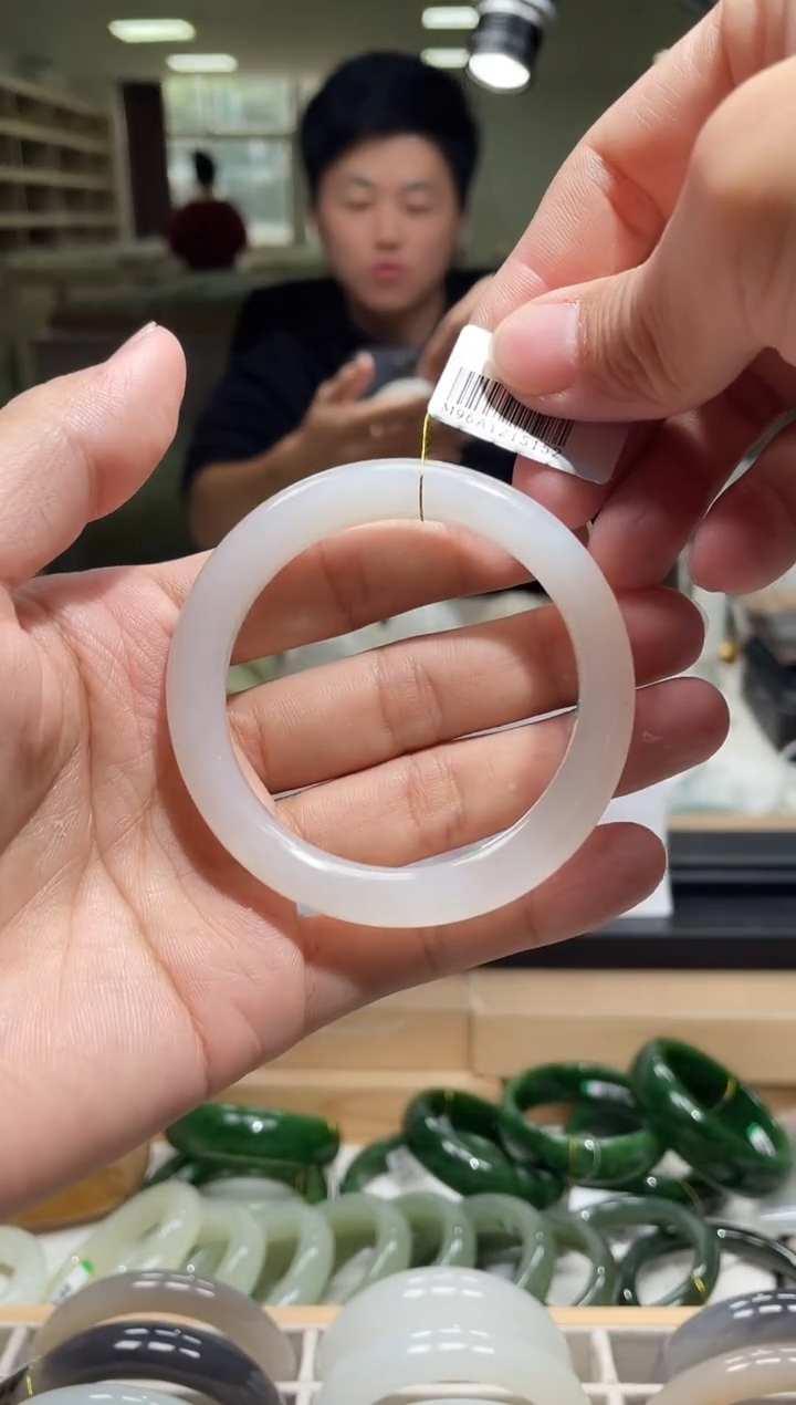 未镶嵌手镯和田玉53-54圈口 5152