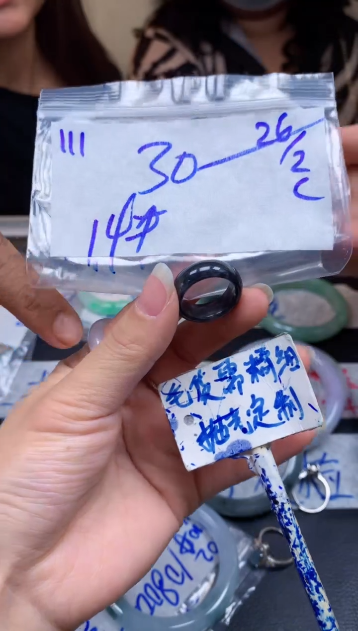 【闪购商品】定制翡翠未镶嵌111毛货需精细抛光挂件多样性拍一发一