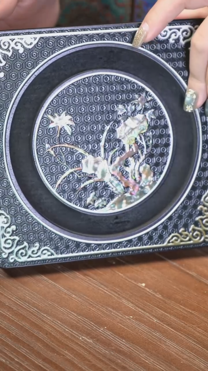 壹藏贰宝龟背螺钿纹小壶承