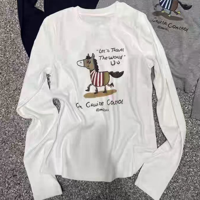 【济州岛】可爱俏皮小马印花英文字母圆领打底衫