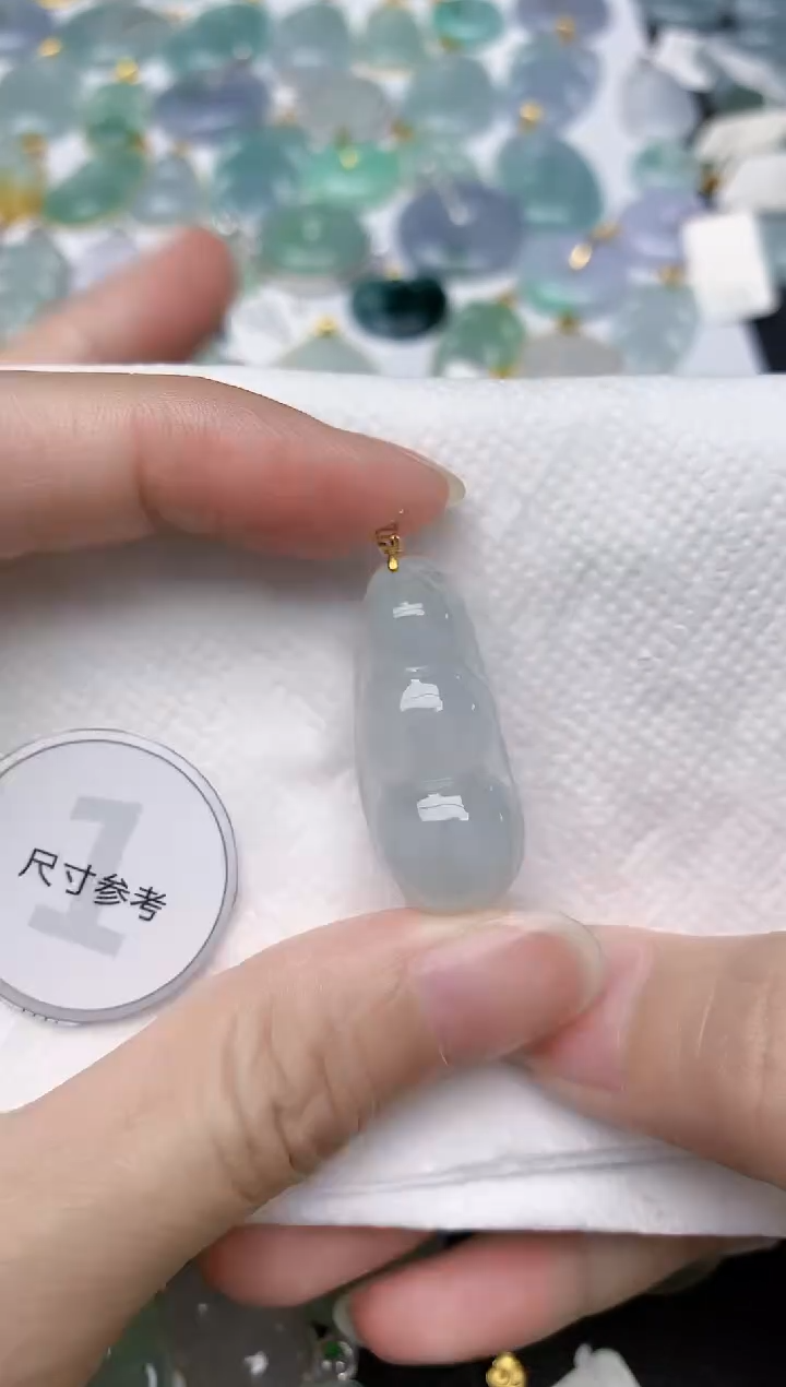 翡翠18K金镶嵌颈饰天然A货翡翠