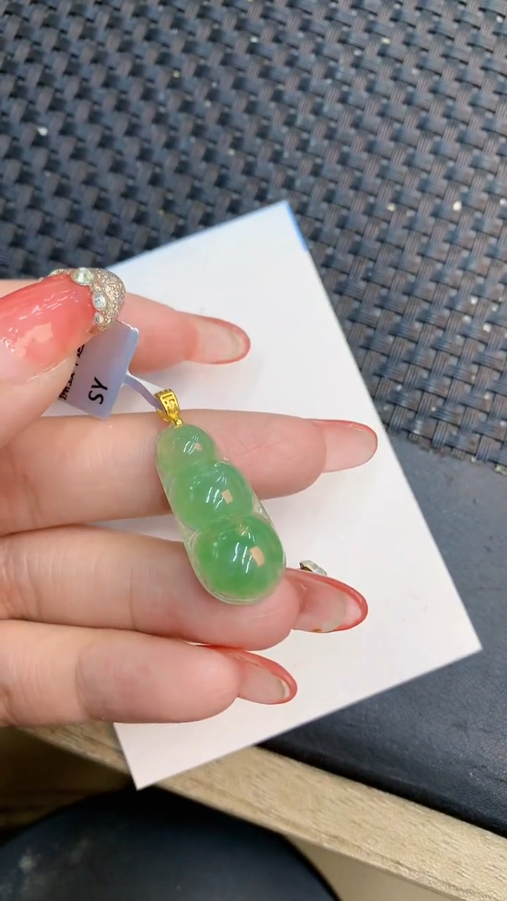 颈饰未镶嵌翡翠1