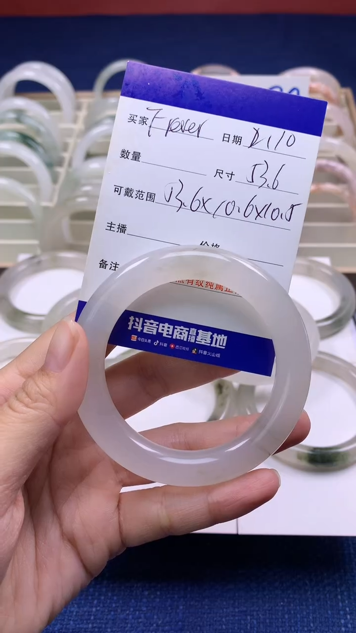 【闪购商品】石英质玉手镯未镶嵌Forever.