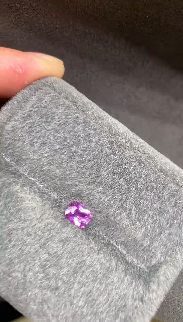 【闪购商品】彩色蓝宝石裸石未镶嵌x-50 1.07ct 无烧送GRA