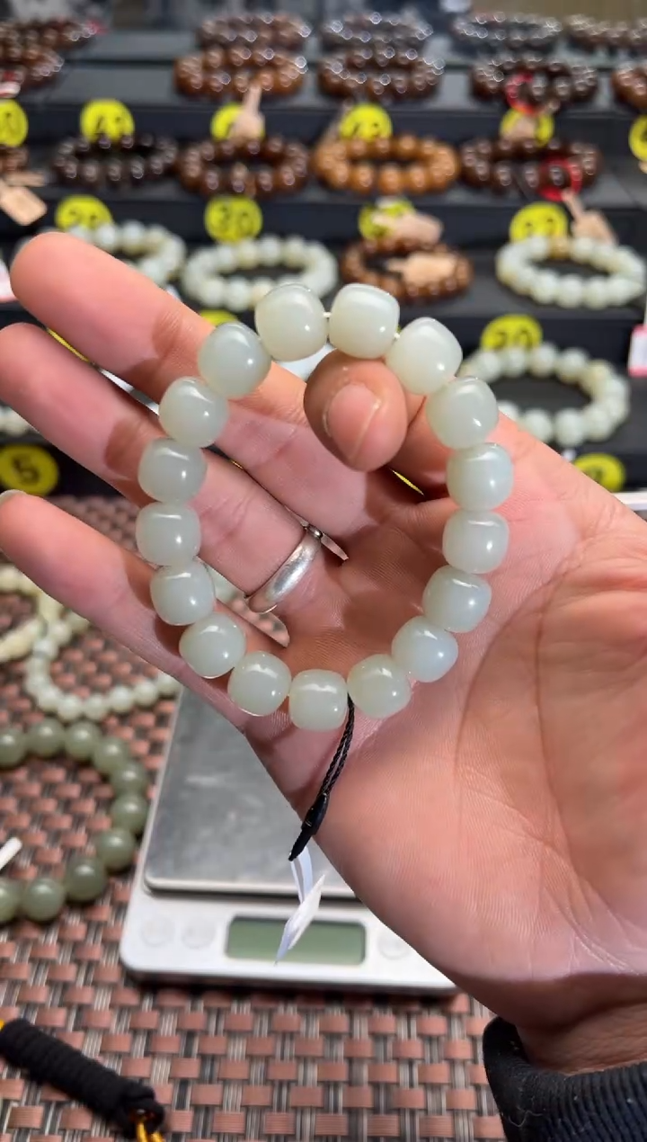 【闪购商品】和田玉手串未镶嵌且末料青白玉老型珠手串卡11*12