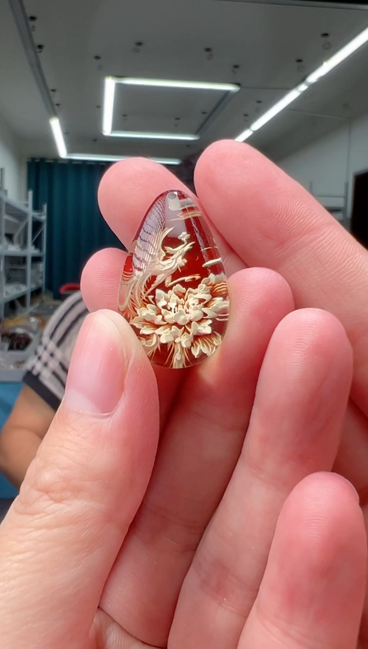 未镶嵌颈饰琥珀凤凰