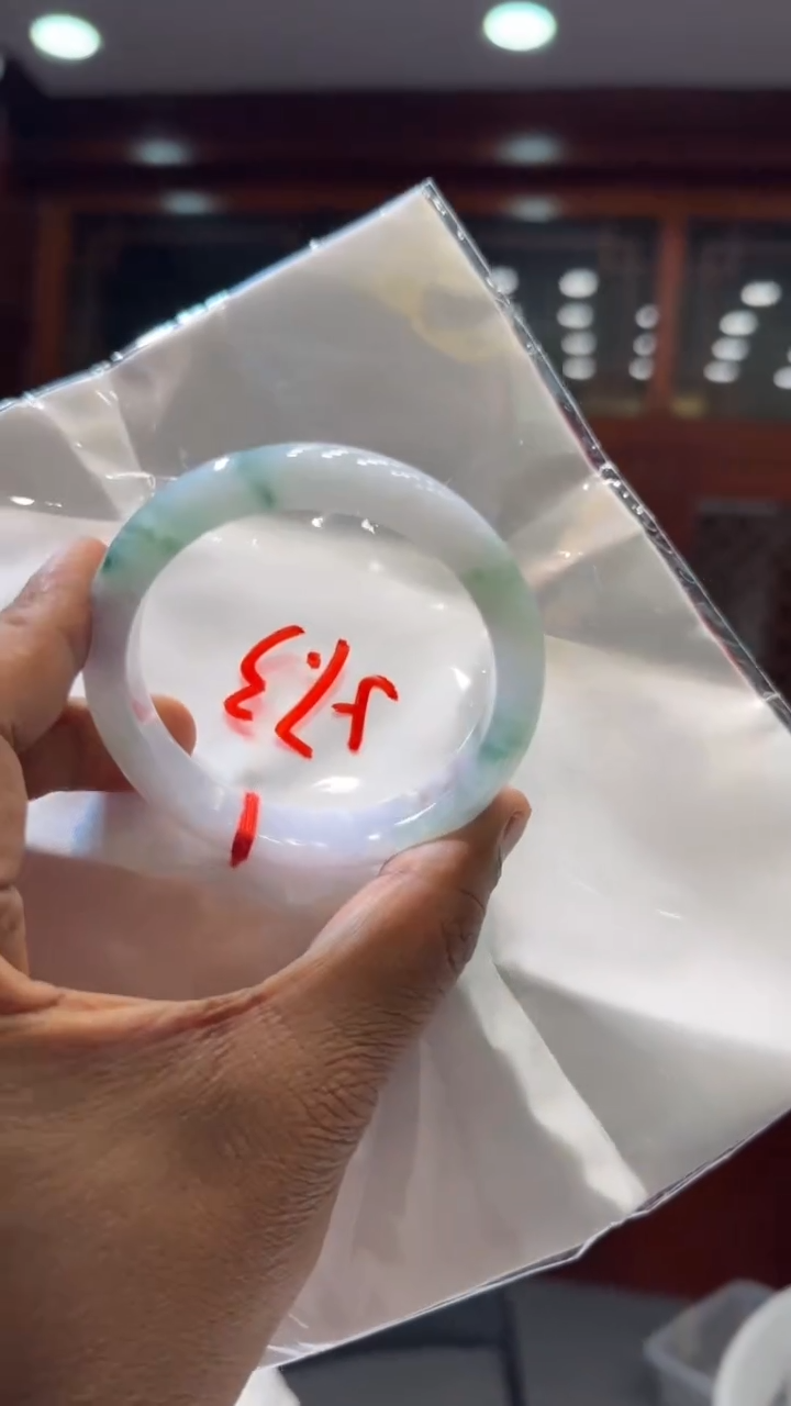 翡翠手镯未镶嵌手镯